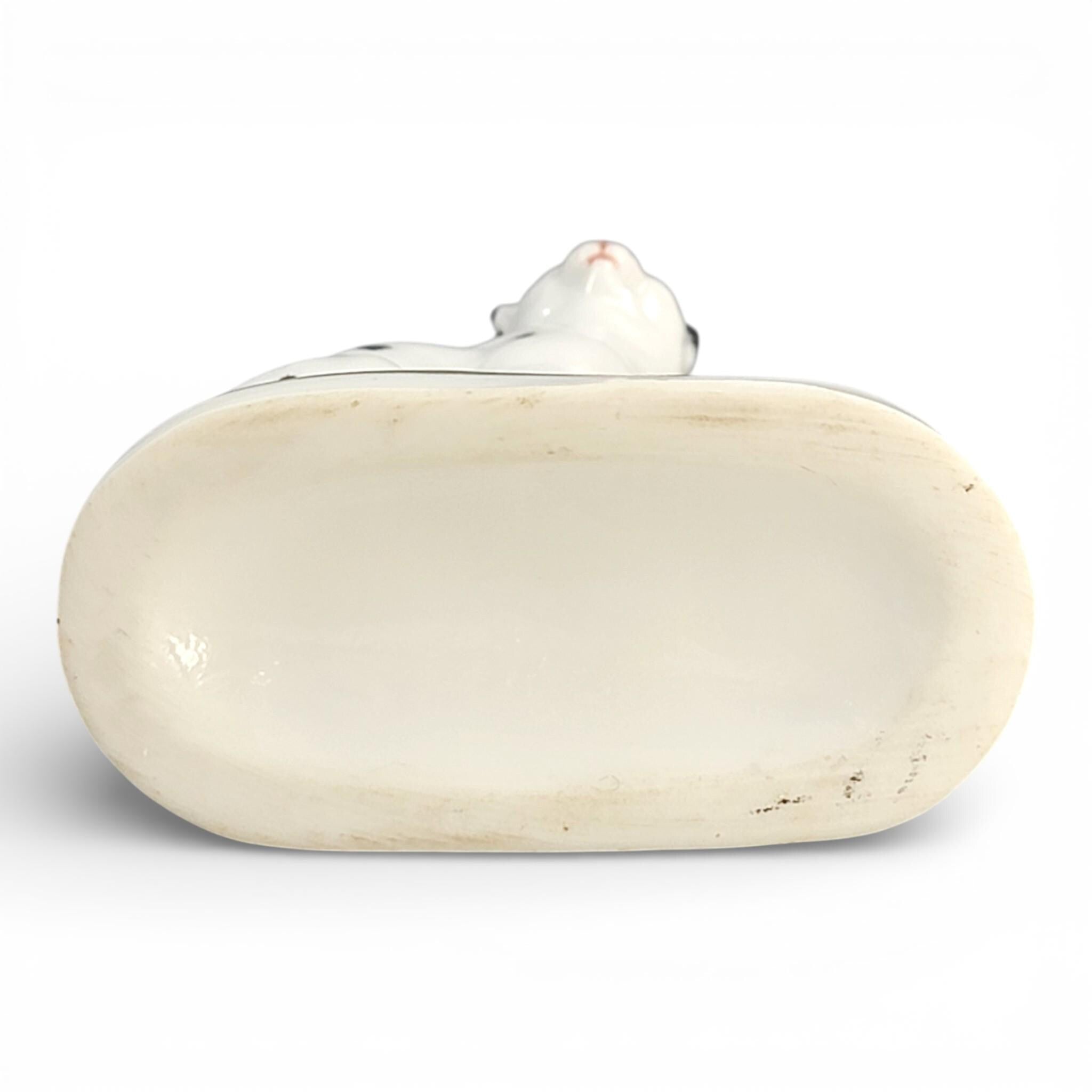 Rare Chelsea Porcelain Cat and Kitten Miniature, late 18th century