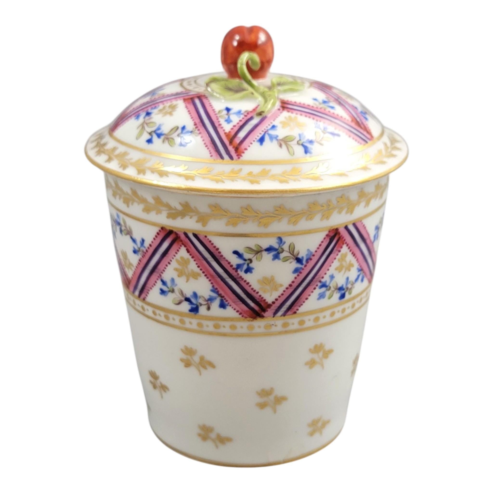 Manufacture de la Reine Trembleuse Chocolate Cup and Saucer, Paris c.1780–1800