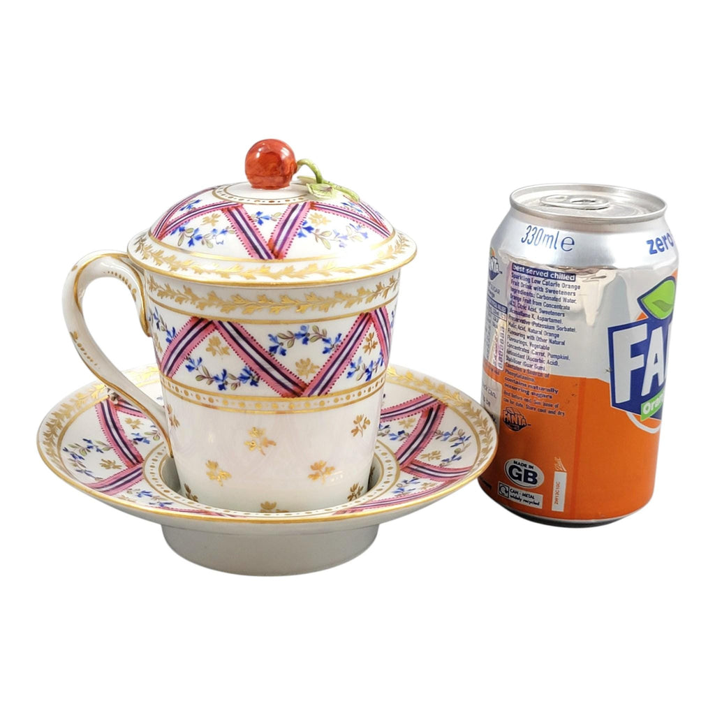 Manufacture de la Reine Trembleuse Chocolate Cup and Saucer, Paris c.1780–1800
