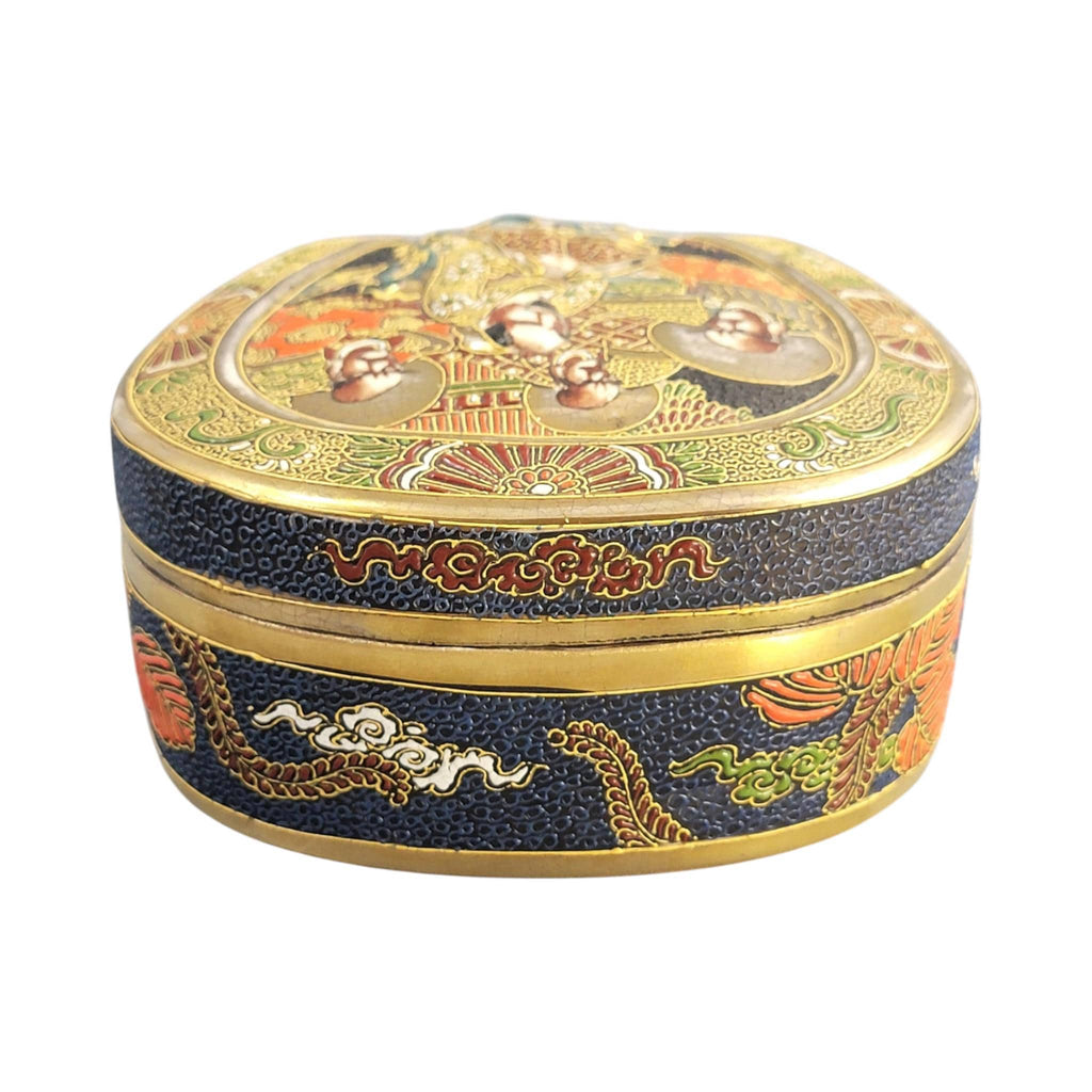 Exceptional Japanese Satsuma earthenware box by Tōshōzan, Meiji period