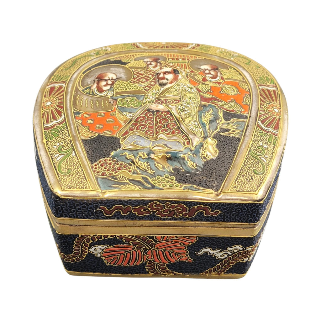 Exceptional Japanese Satsuma earthenware box by Tōshōzan, Meiji period