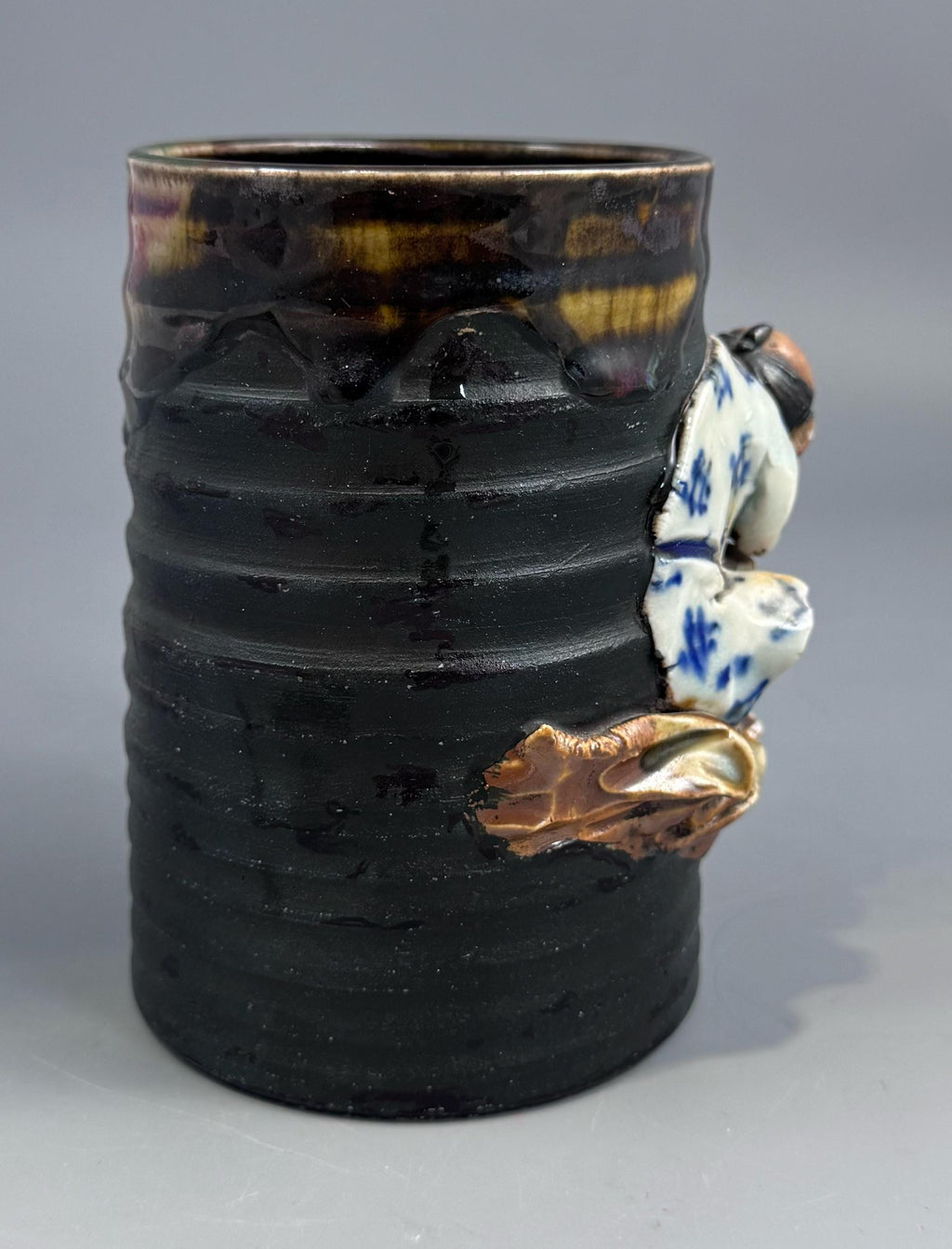 Large Sumida Gawa Mug with Applied Sennin Figure, Signed Ryosai — Inoue Ryosai Workshop, Meiji / Taisho Period
