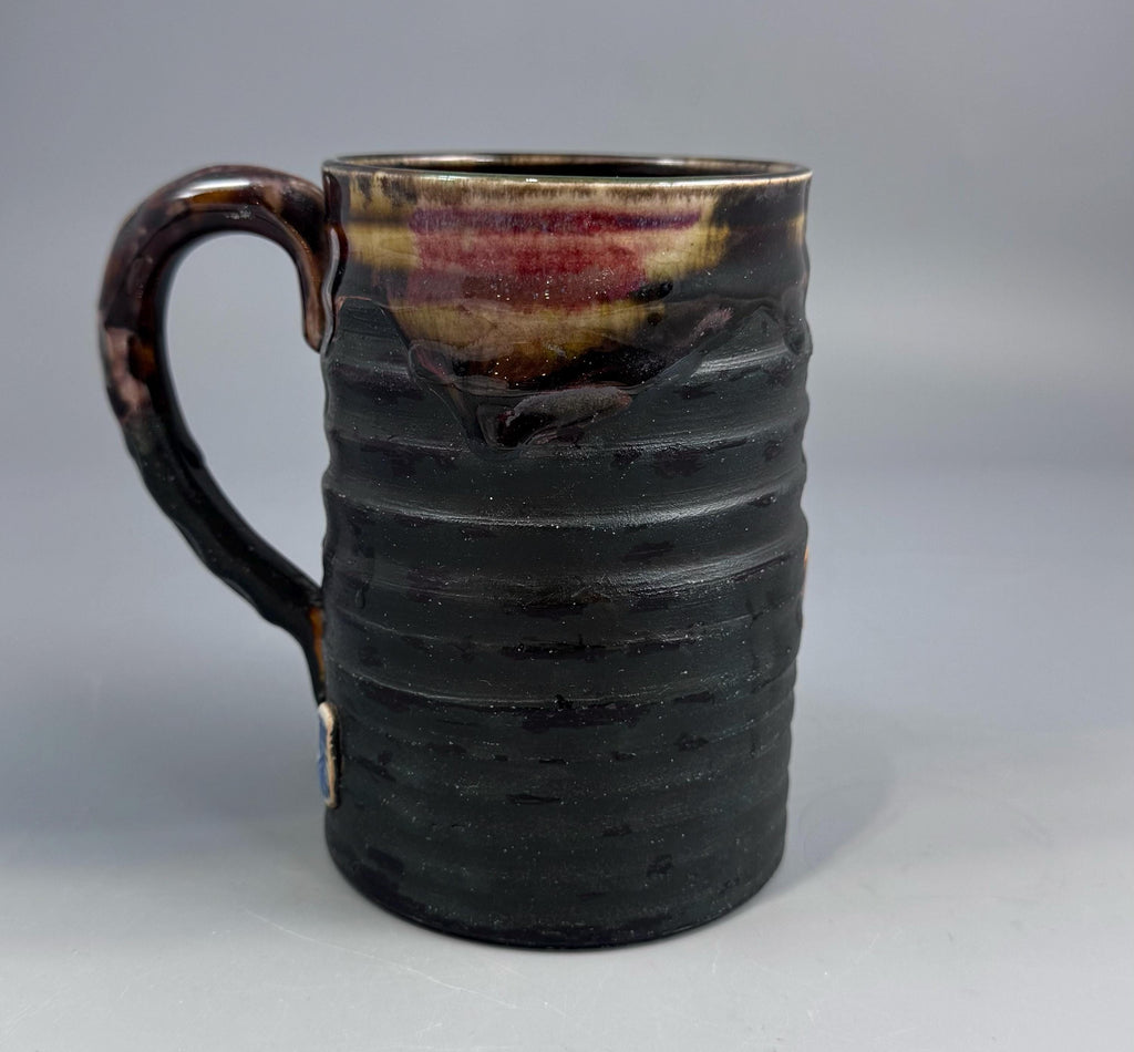 Large Sumida Gawa Mug with Applied Sennin Figure, Signed Ryosai — Inoue Ryosai Workshop, Meiji / Taisho Period