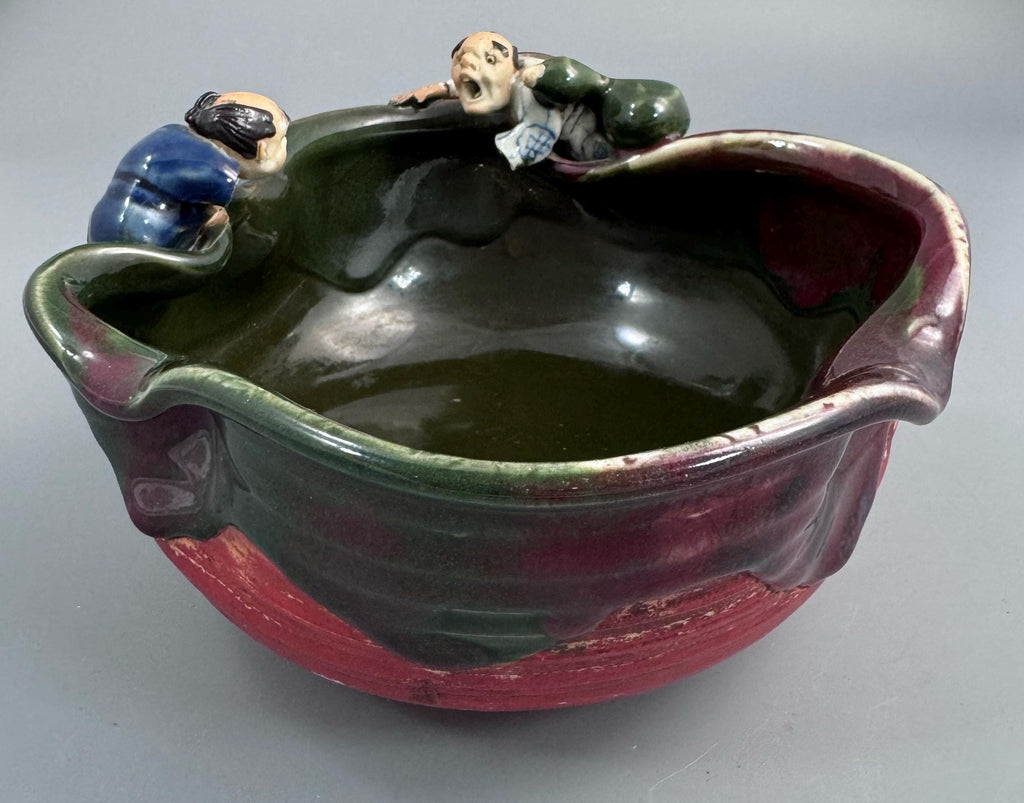Sumida Gawa Pottery Suiban / Brush Washer with Two Climbing Figures, Signed Kōko, Meiji–Taishō Period