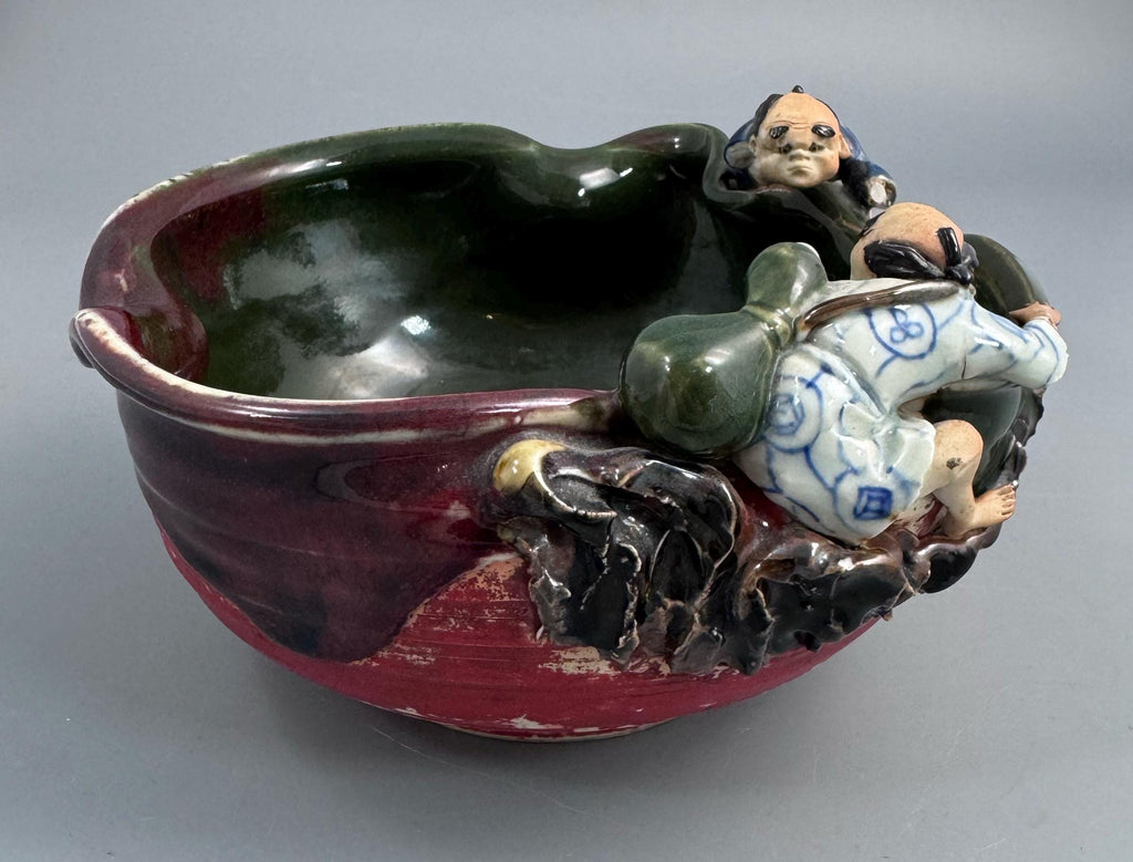 Sumida Gawa Pottery Suiban / Brush Washer with Two Climbing Figures, Signed Kōko, Meiji–Taishō Period