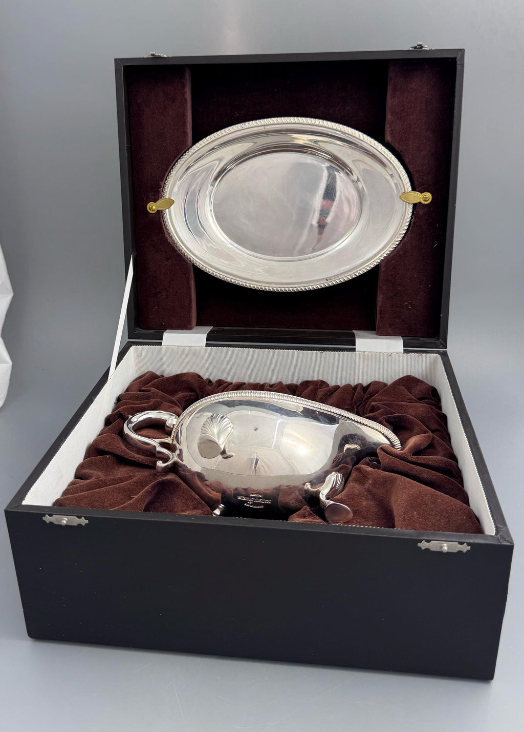 Mappin & Webb Sauce Boat Set — Sterling Silver Stand with Silver-Plated Sauce Boat and Ladle, in Original Presentation Box, London 2000
