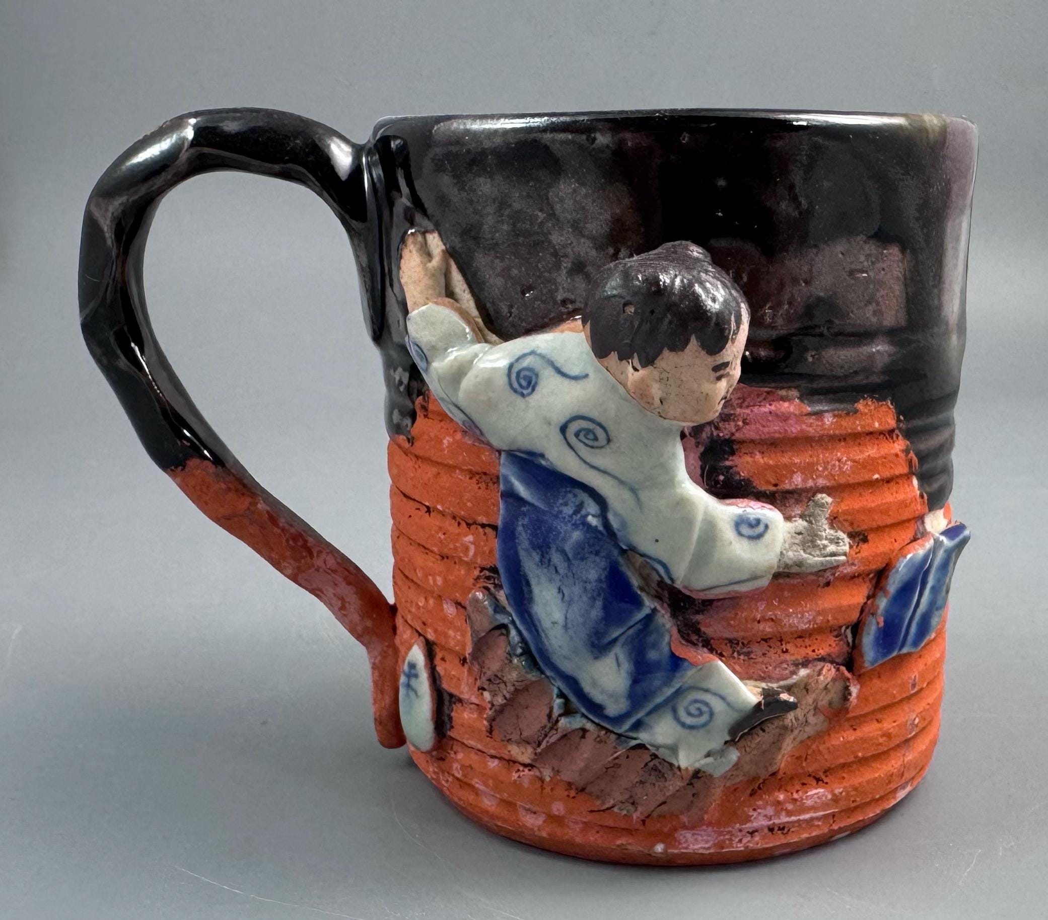 Japanese Sumida Gawa Mug with Applied Karako Figure, Signed Kōko — Meiji / Early Taishō Period