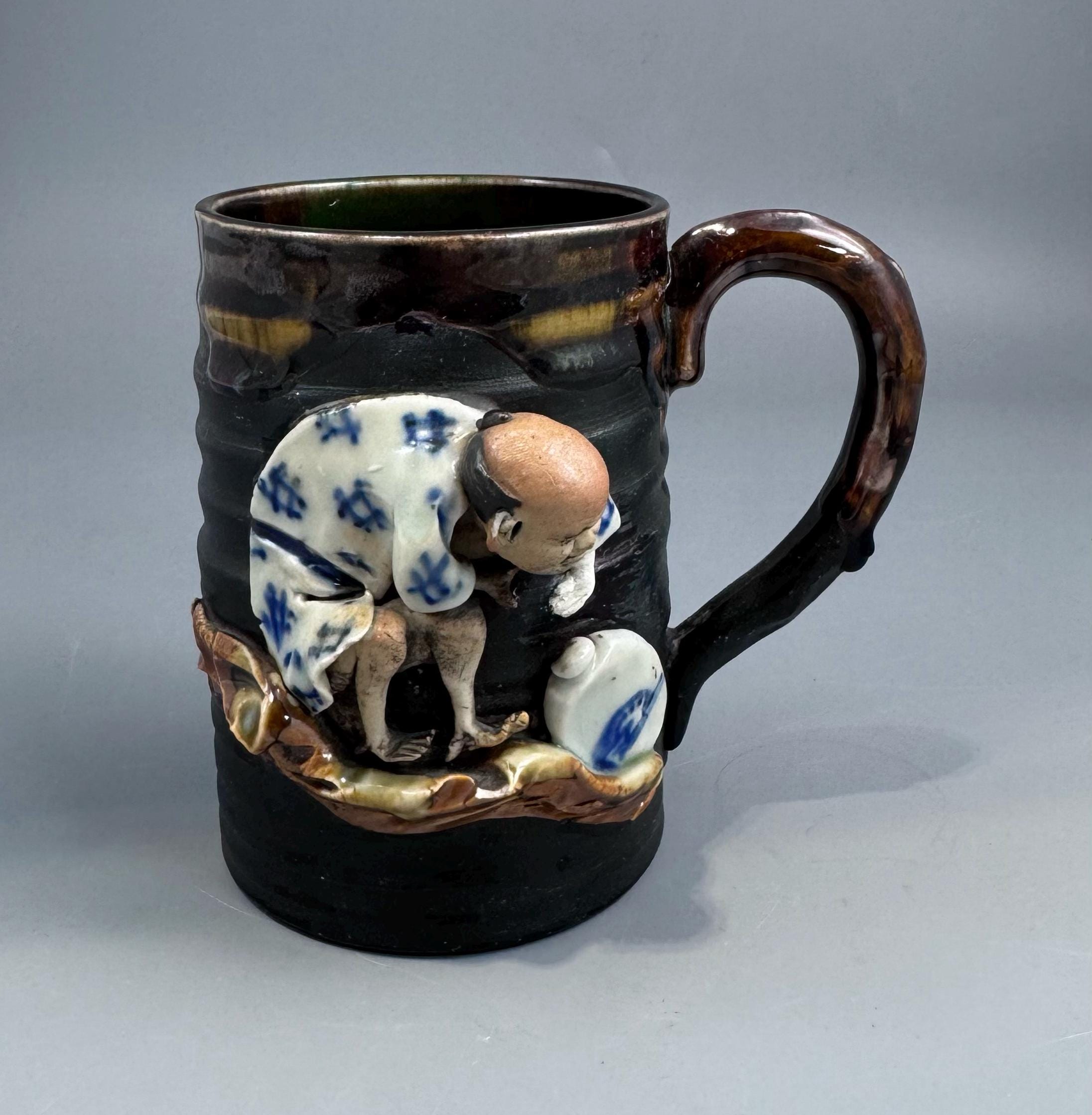Large Sumida Gawa Mug with Applied Sennin Figure, Signed Ryosai — Inoue Ryosai Workshop, Meiji / Taisho Period