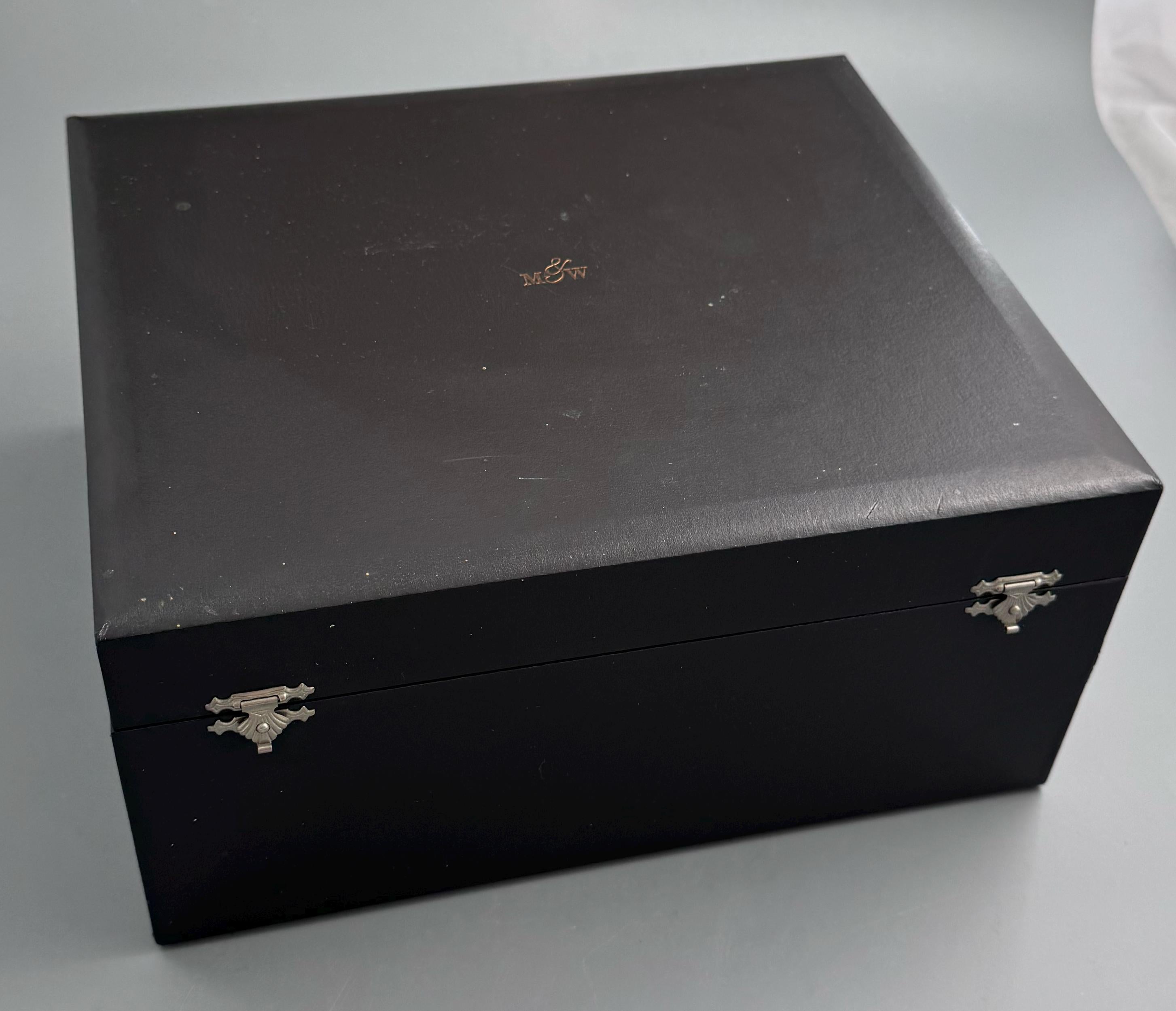 Mappin & Webb Sauce Boat Set — Sterling Silver Stand with Silver-Plated Sauce Boat and Ladle, in Original Presentation Box, London 2000