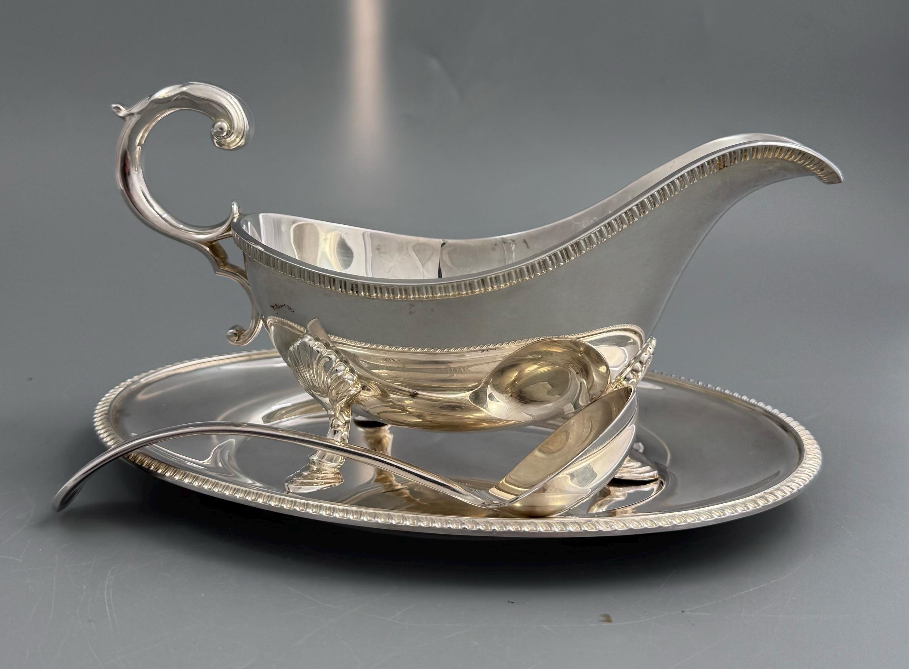 Mappin & Webb Sauce Boat Set — Sterling Silver Stand with Silver-Plated Sauce Boat and Ladle, in Original Presentation Box, London 2000