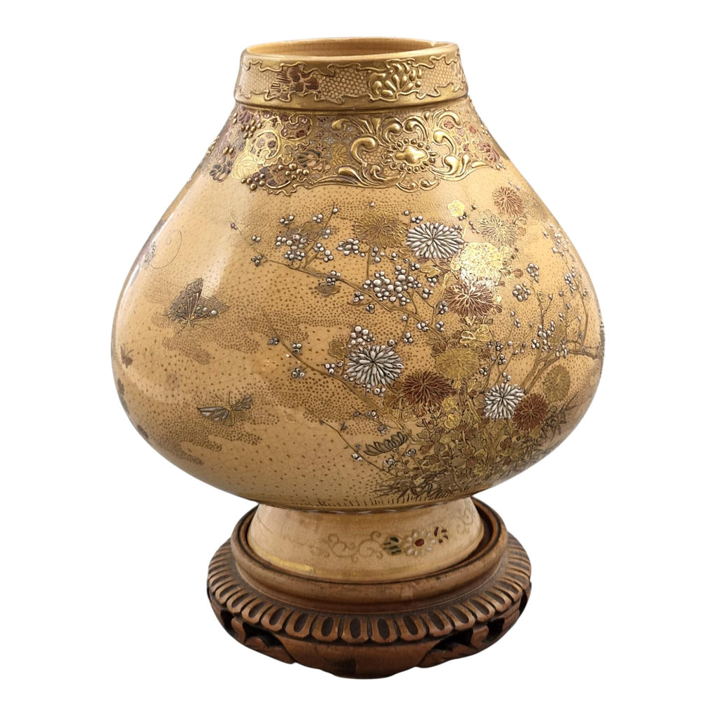 Exceptional Meiji Kyoto Satsuma Vase by Kinkōzan Workshop, Birds, Flowers and Gilt Moriage Decoration