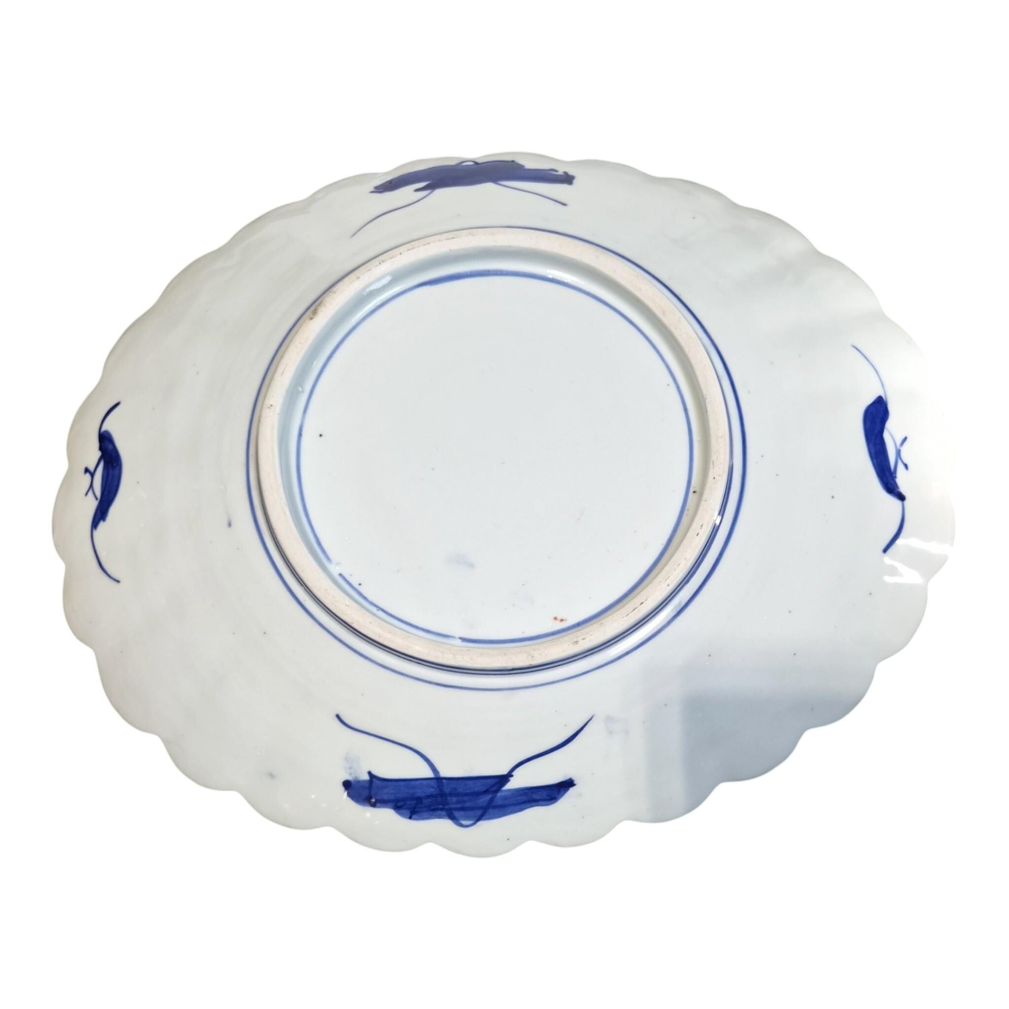 Large Japanese Arita Imari Scalloped Charger Plates Pair, Meiji c.1880-1900
