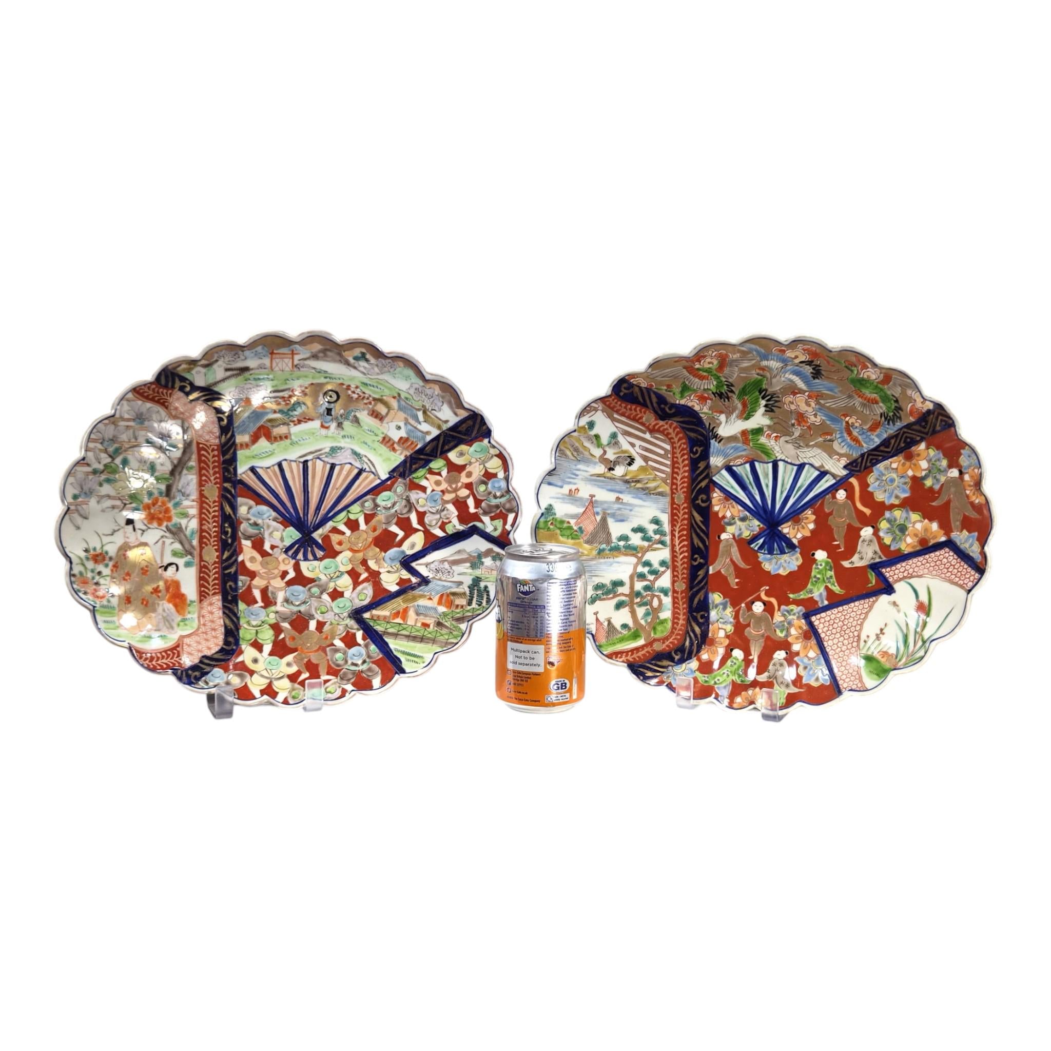 Large Japanese Arita Imari Scalloped Charger Plates Pair, Meiji c.1880-1900
