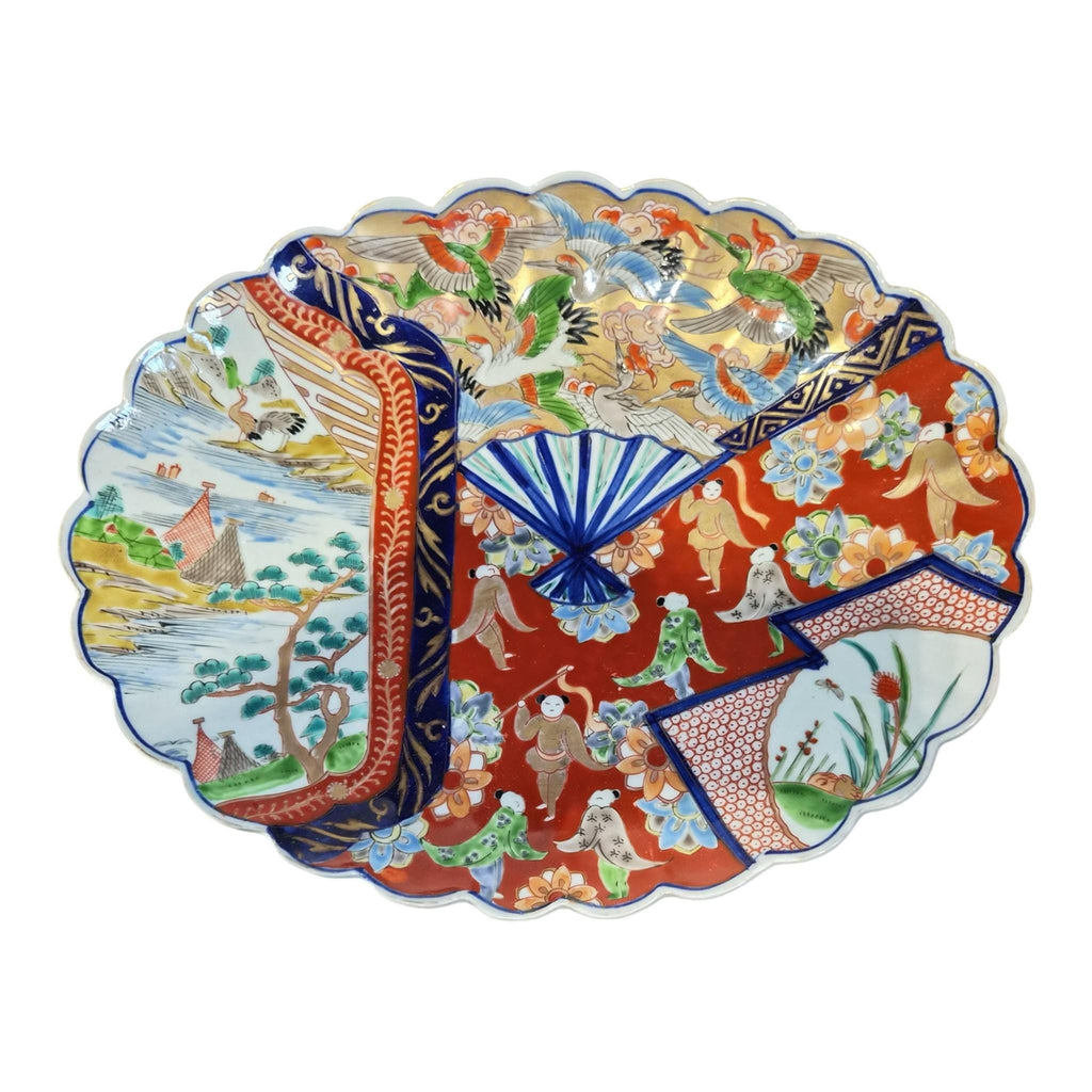 Large Japanese Arita Imari Scalloped Charger Plates Pair, Meiji c.1880-1900