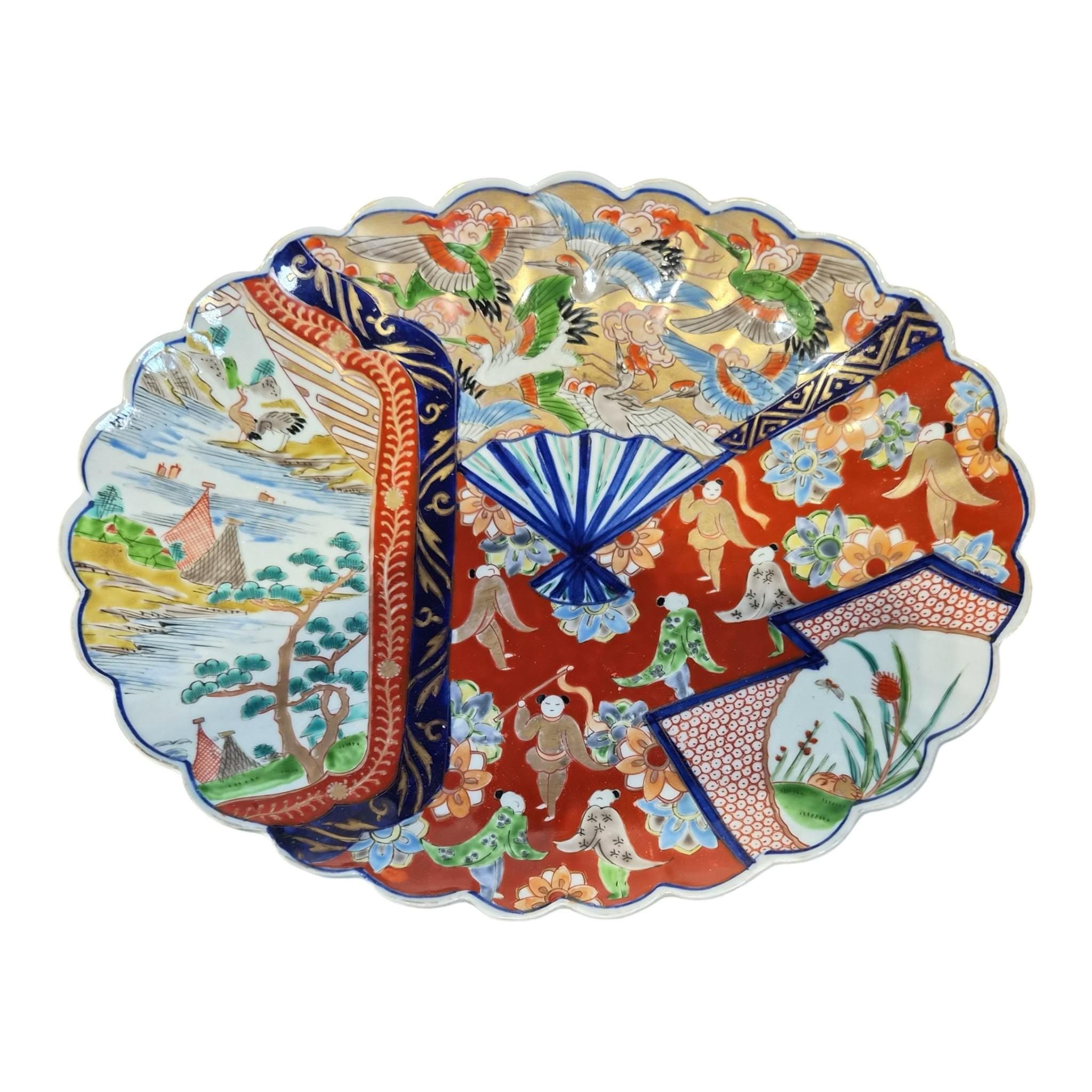 Large Japanese Arita Imari Scalloped Charger Plates Pair, Meiji c.1880-1900