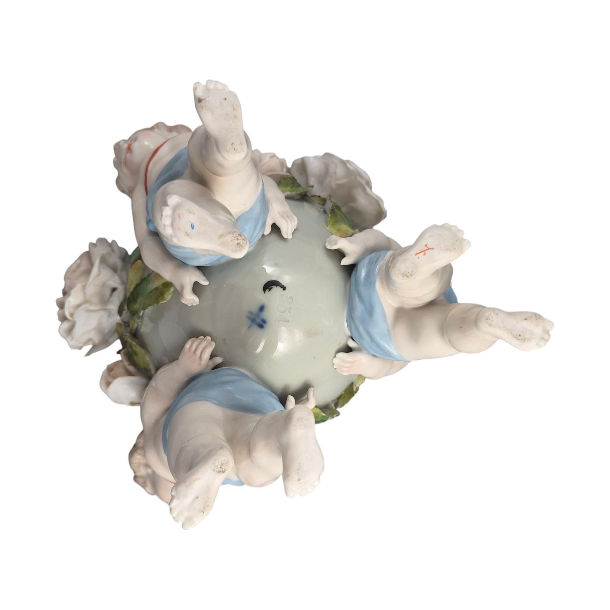 Rare Sitzendorf Cherub Egg Vase Centrepiece, Germany, c.1884–1902
