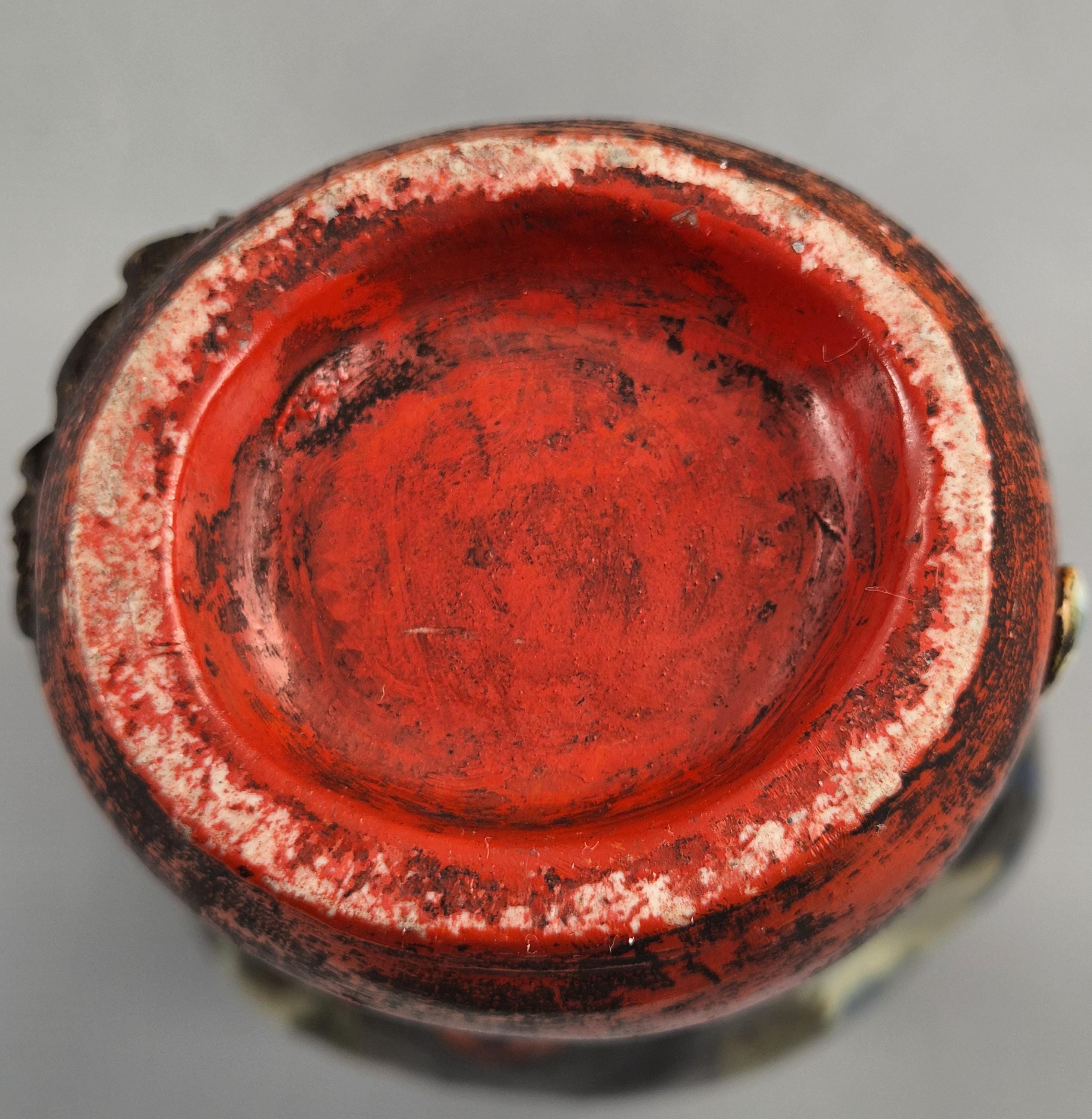 Japanese Sumida Gawa Vase by Inoue Ryosai, Figures on a Cliff, Meiji–Taishō c.1900–1920