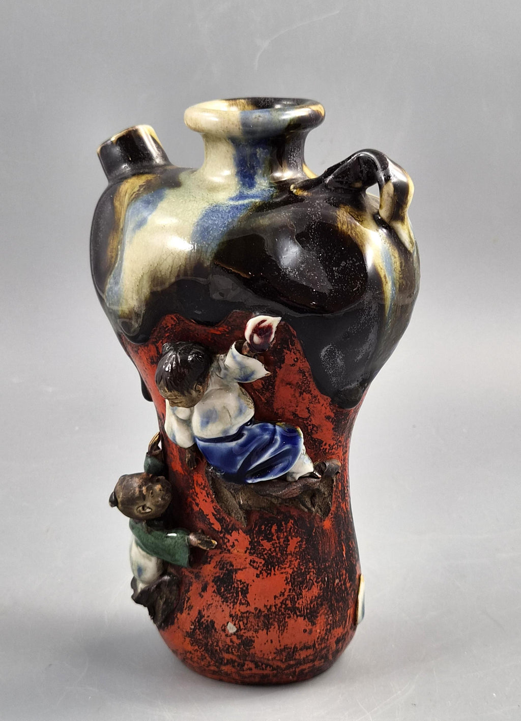 Japanese Sumida Gawa Vase by Inoue Ryosai, Figures on a Cliff, Meiji–Taishō c.1900–1920