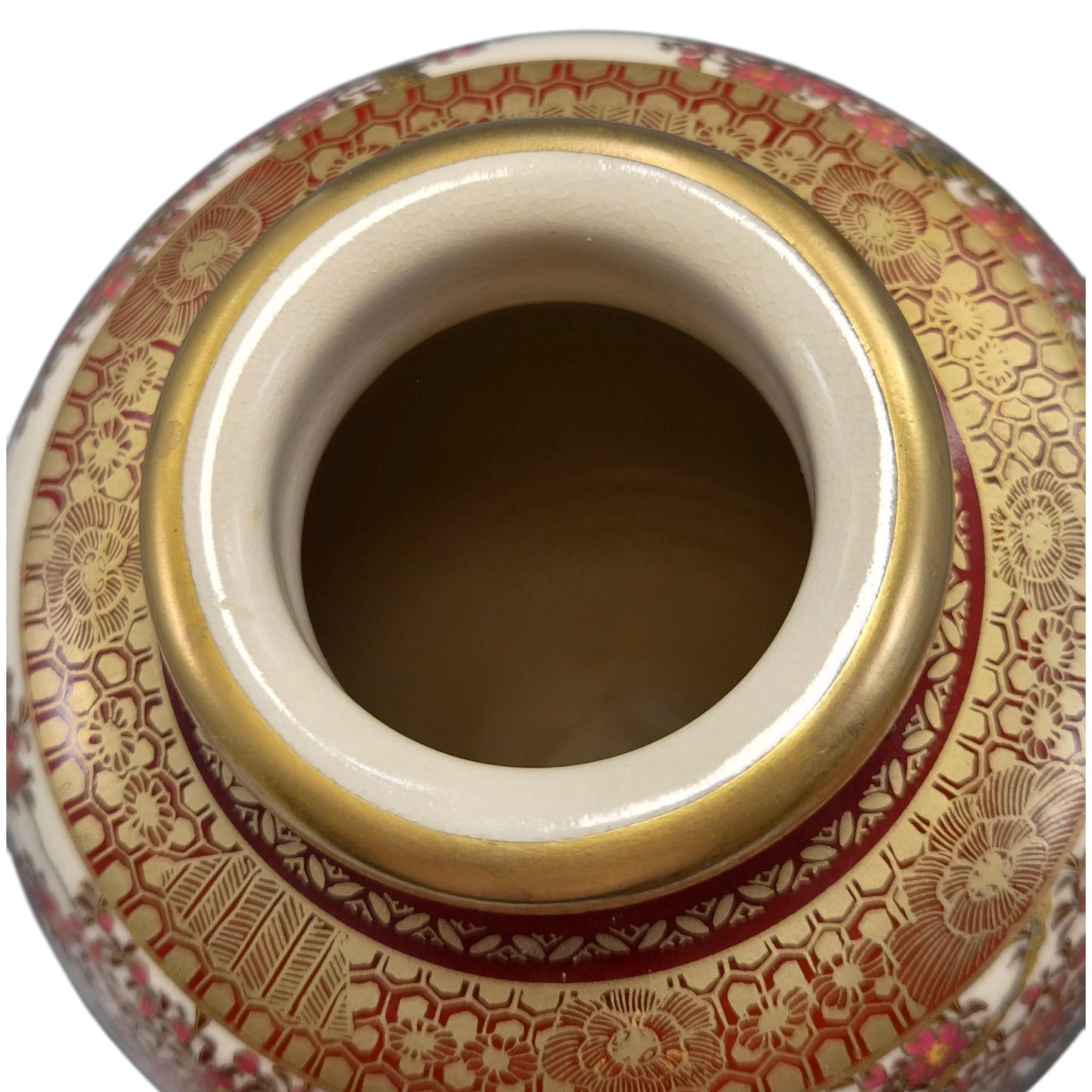 Pair of Fine Japanese Satsuma Vases by Manpei, Kobe, Early Showa Period