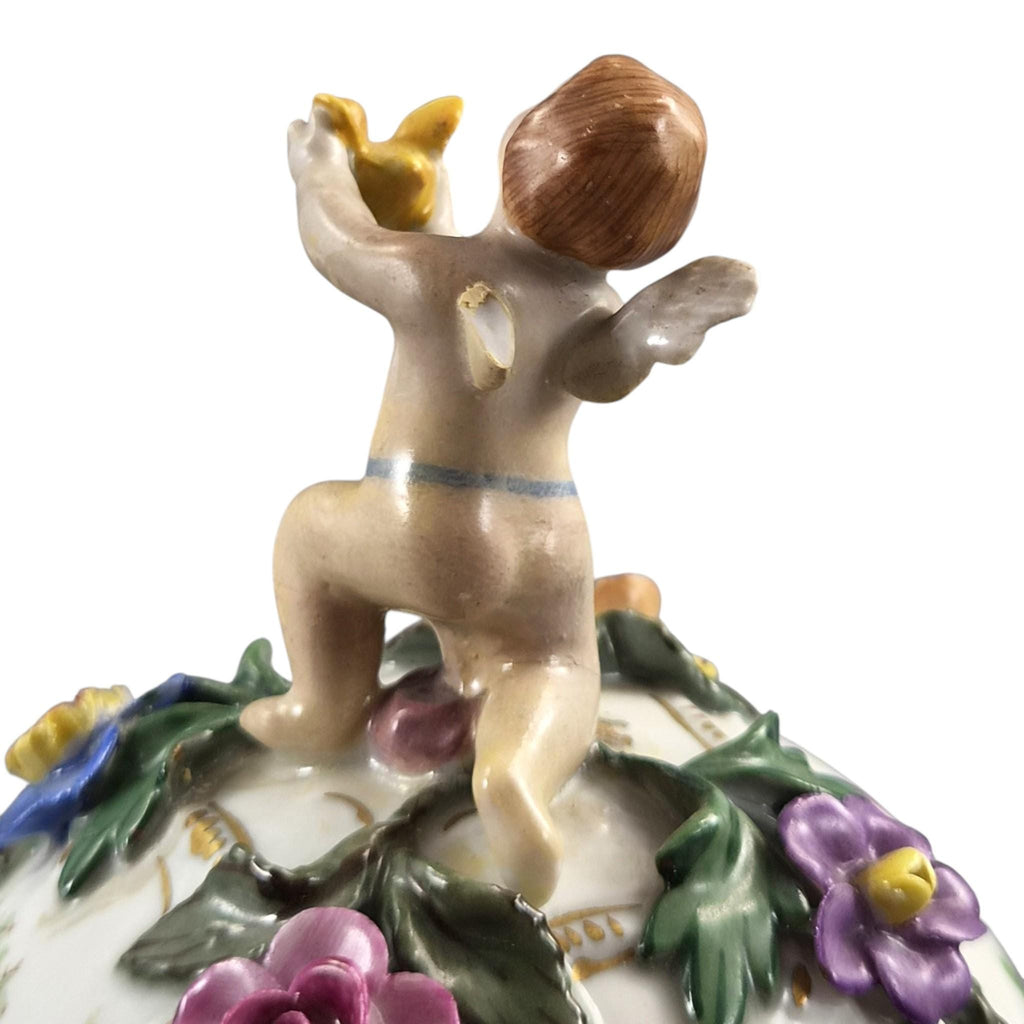 Carl Thieme Dresden Covered Potpourri Urn with Putti and Encrusted Flowers, c.1901