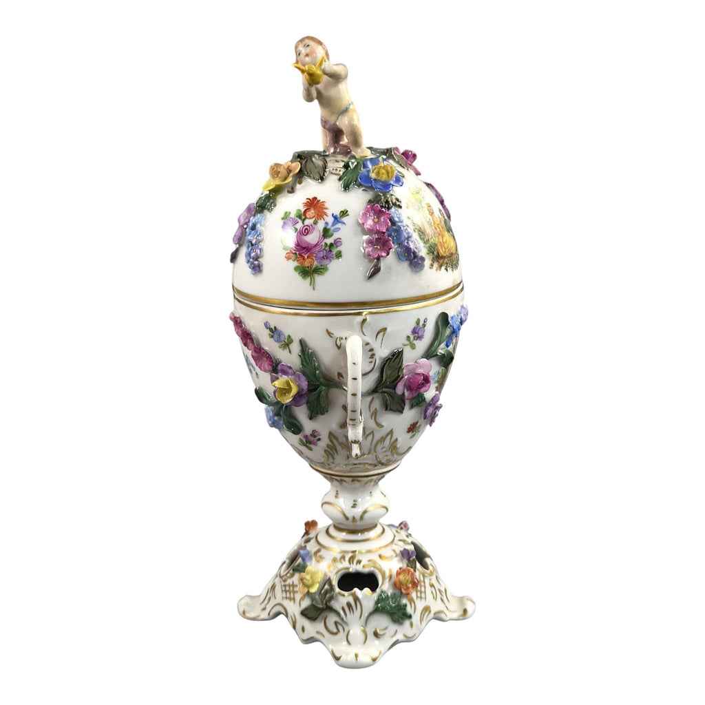 Carl Thieme Dresden Covered Potpourri Urn with Putti and Encrusted Flowers, c.1901