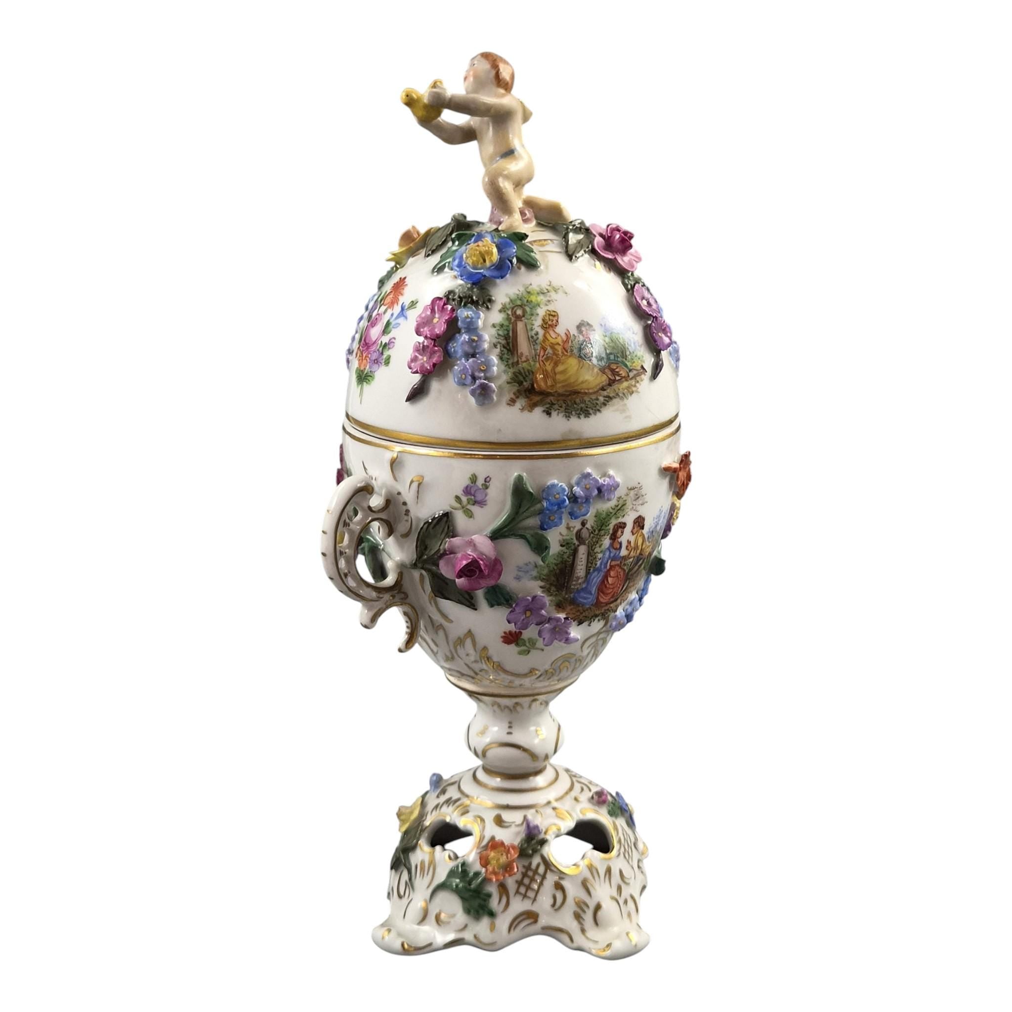 Carl Thieme Dresden Covered Potpourri Urn with Putti and Encrusted Flowers, c.1901