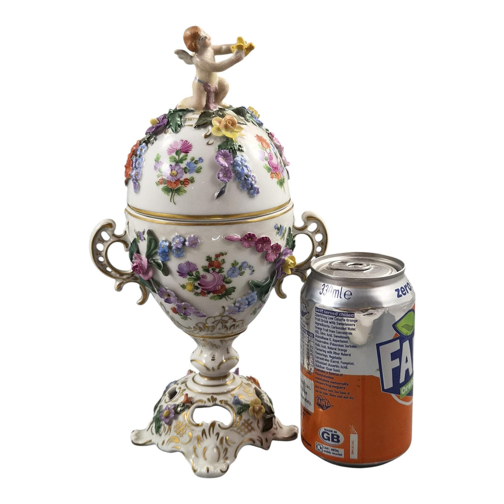 Carl Thieme Dresden Covered Potpourri Urn with Putti and Encrusted Flowers, c.1901