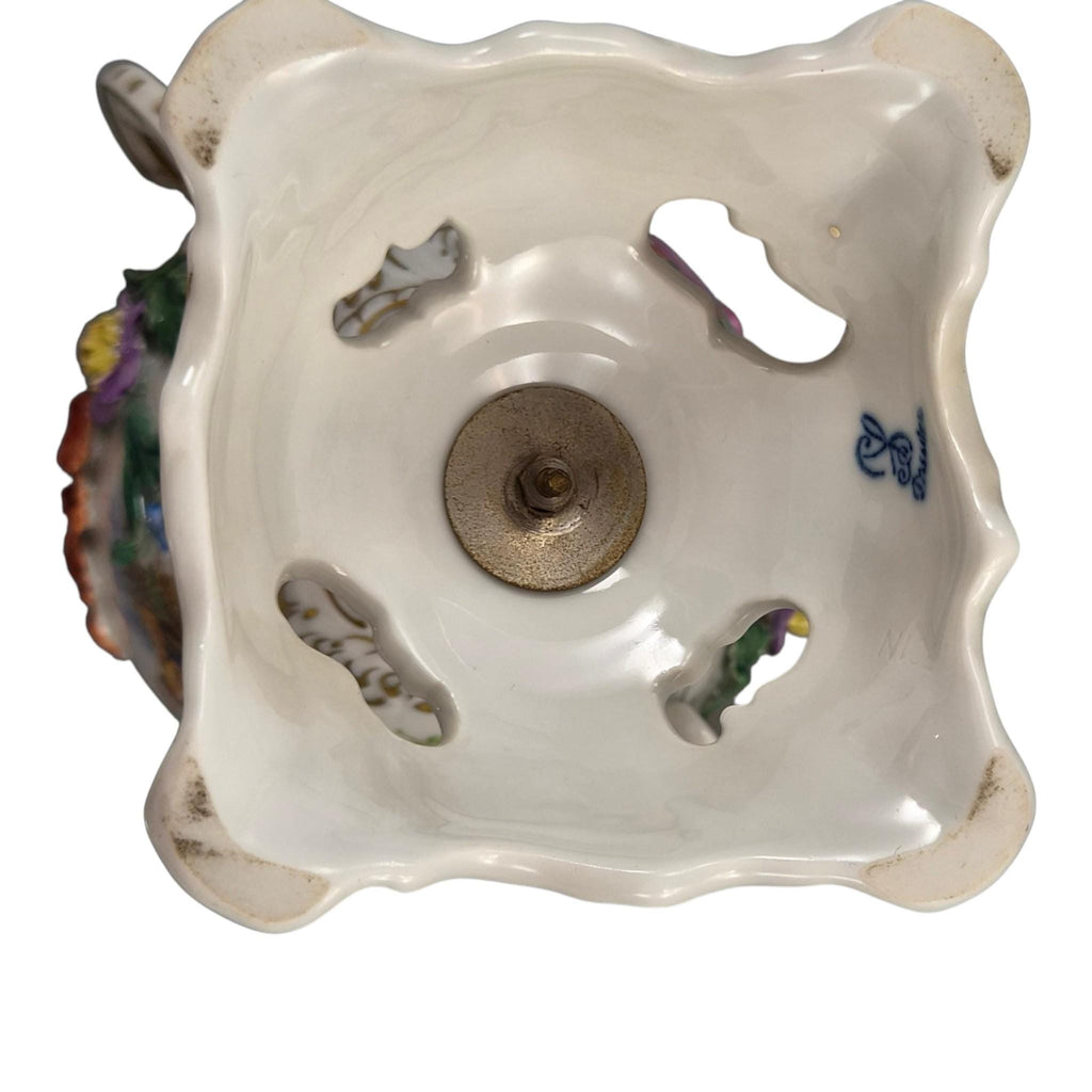 Carl Thieme Dresden Covered Potpourri Urn with Putti and Encrusted Flowers, c.1901