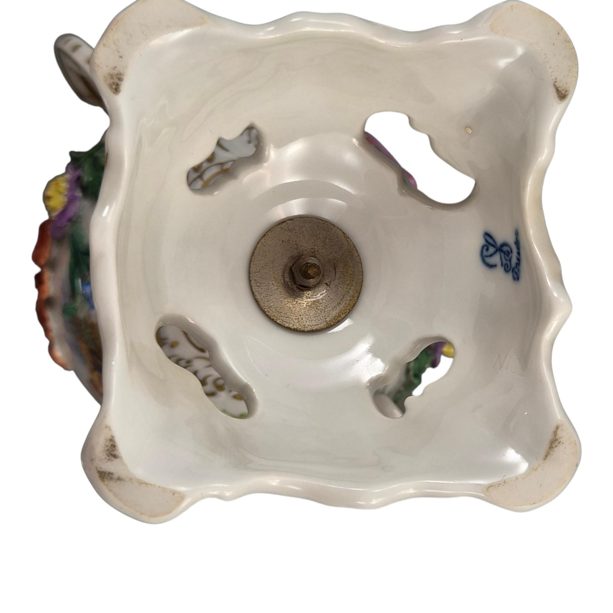 Carl Thieme Dresden Covered Potpourri Urn with Putti and Encrusted Flowers, c.1901