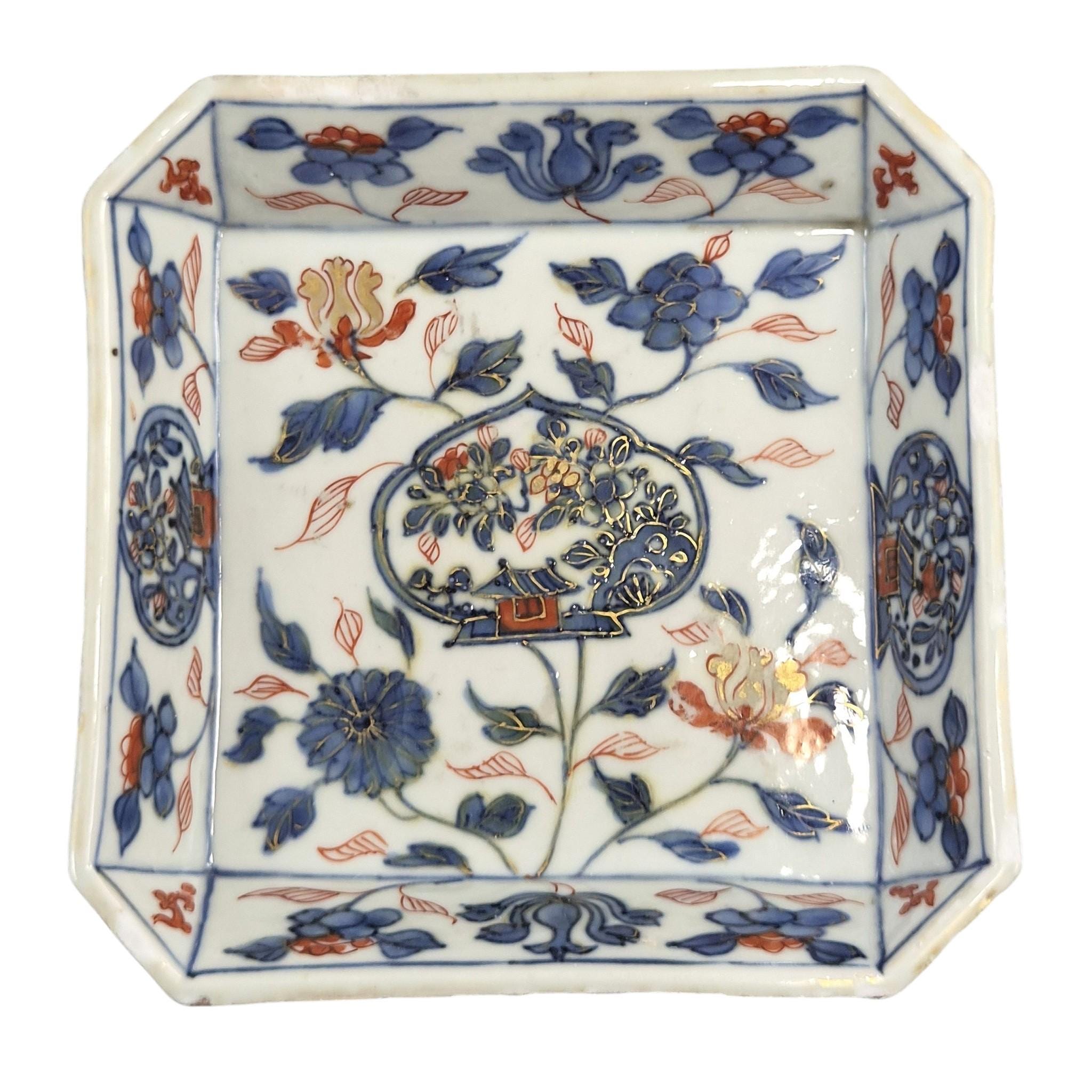 Chinese Imari Kangxi Chamfered Square Porcelain Bowl, Garden Pavilion, Qing Dynasty, c.1700-1720