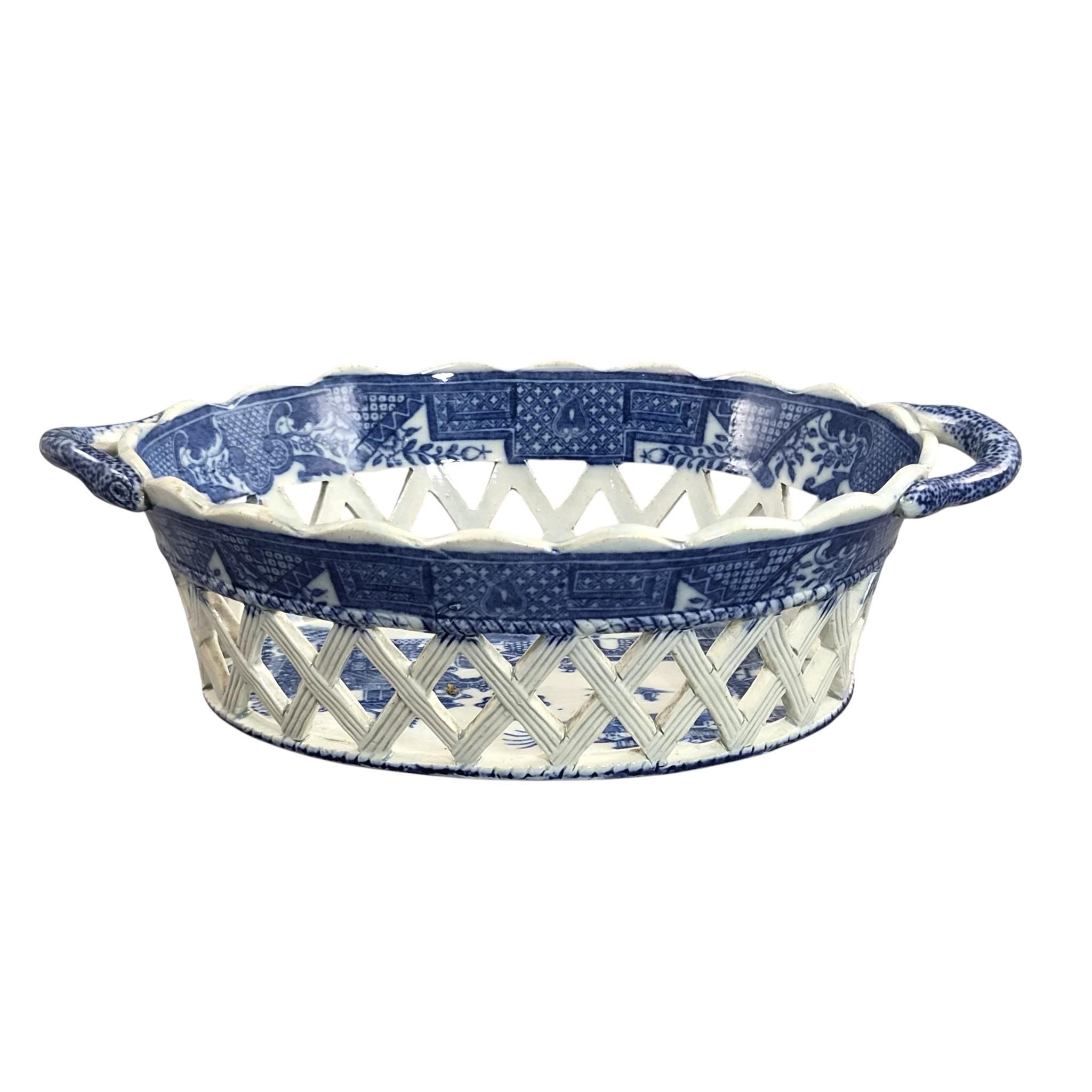 Spode Regency Reticulated Chestnut Basket, Long Bridge Pattern, c.1810–1815