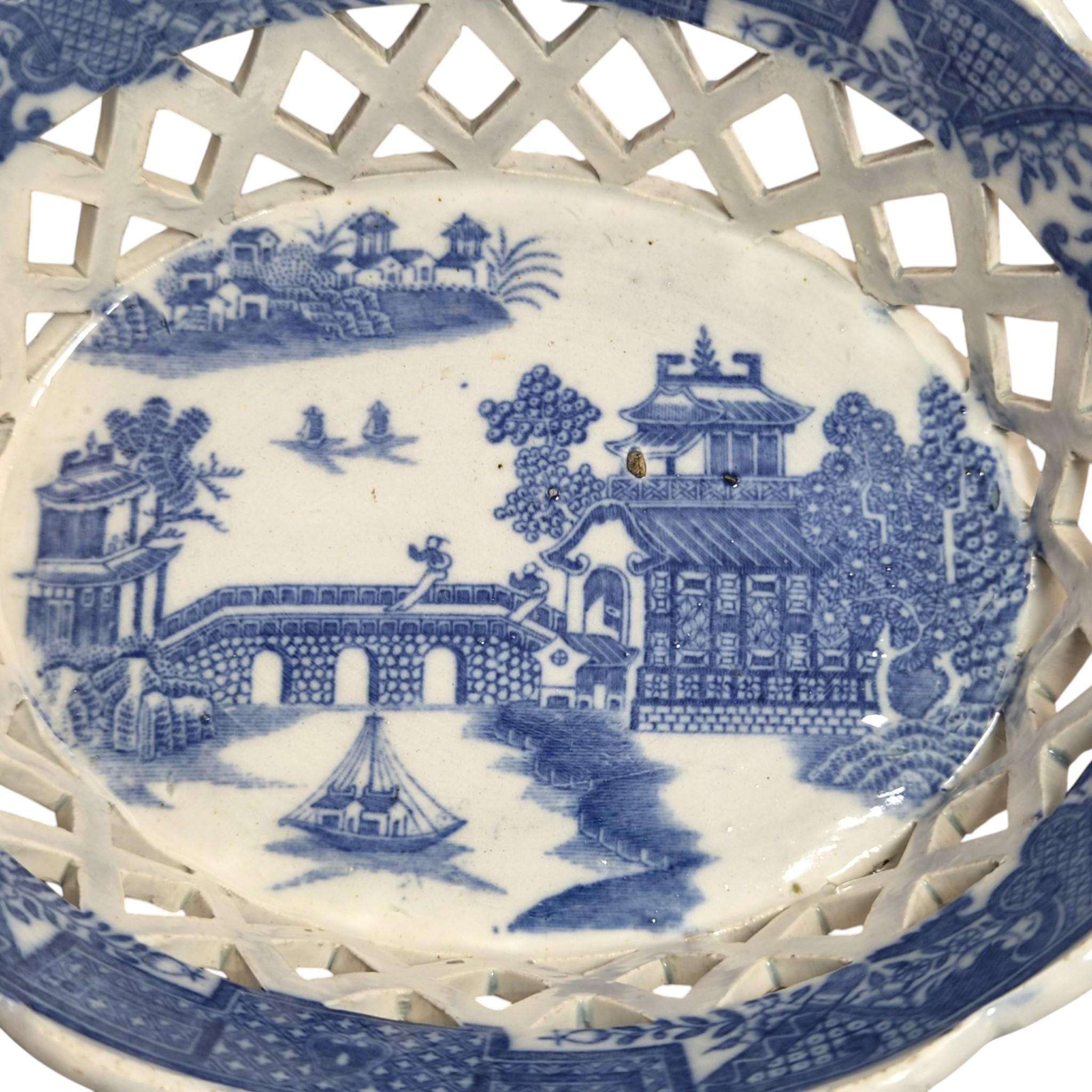 Spode Regency Reticulated Chestnut Basket, Long Bridge Pattern, c.1810–1815