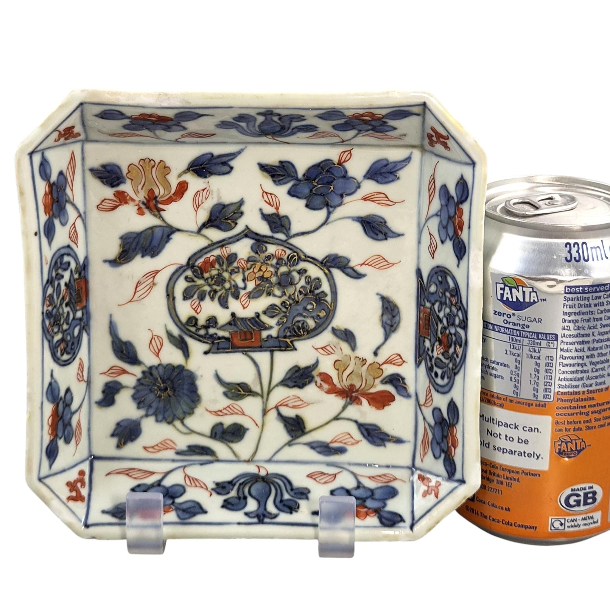 Chinese Imari Kangxi Chamfered Square Porcelain Bowl, Garden Pavilion, Qing Dynasty, c.1700-1720